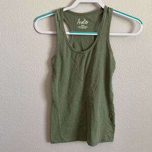 Aveto Tank Top / Size Medium / Color Green